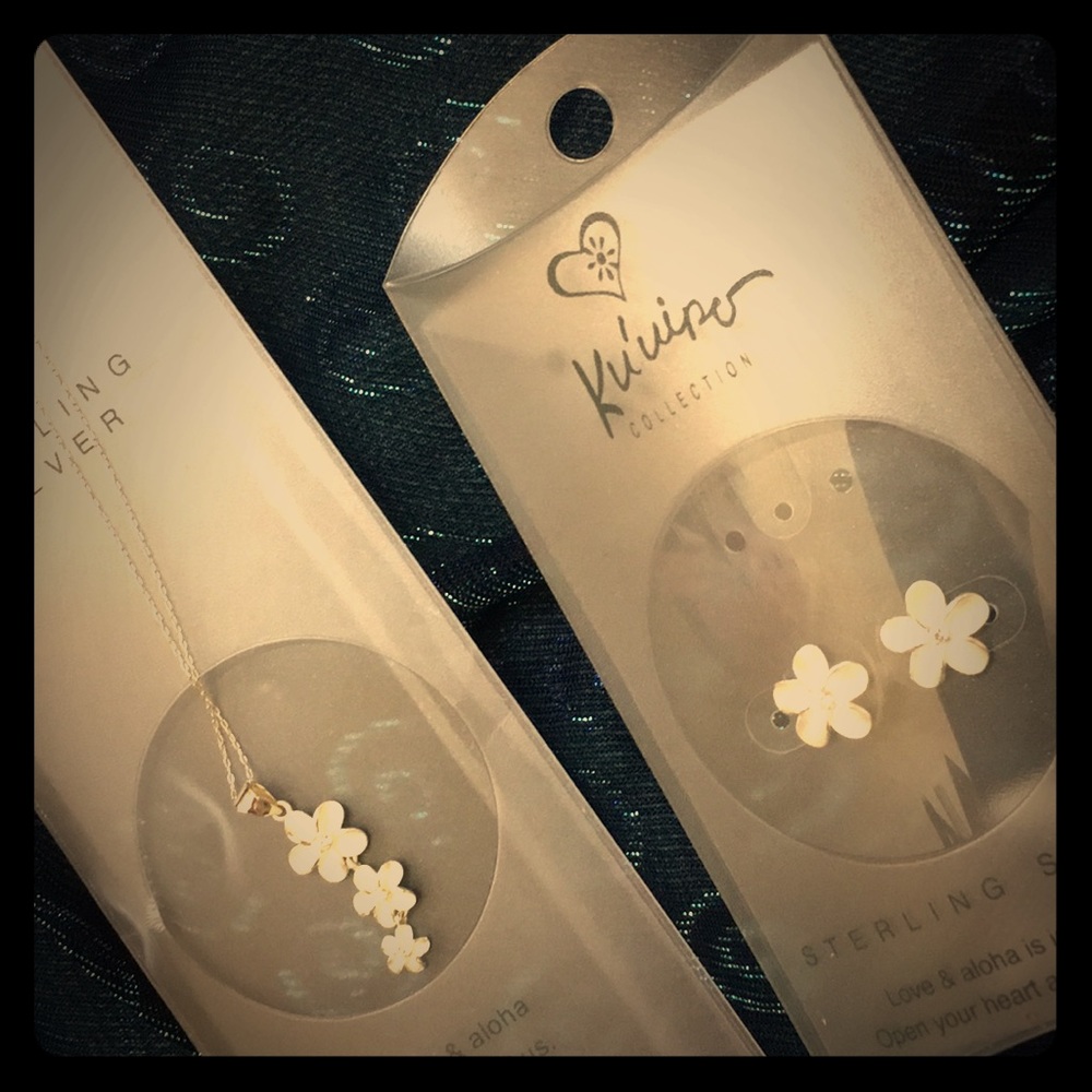 💖GORGEOUS! Hawaiian Plumeria Necklace & Earrings